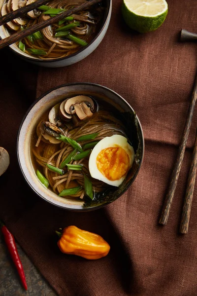 Top View Traditional Spicy Ramen Bowls Chopsticks Vegetables Brown Napkin — Stock Photo, Image