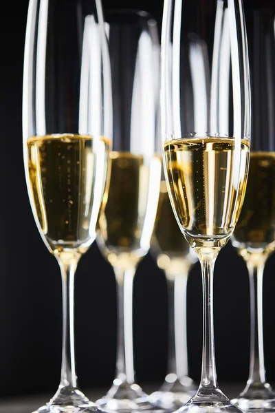 Close Sparkling Wine Glasses Black — Stock Photo, Image