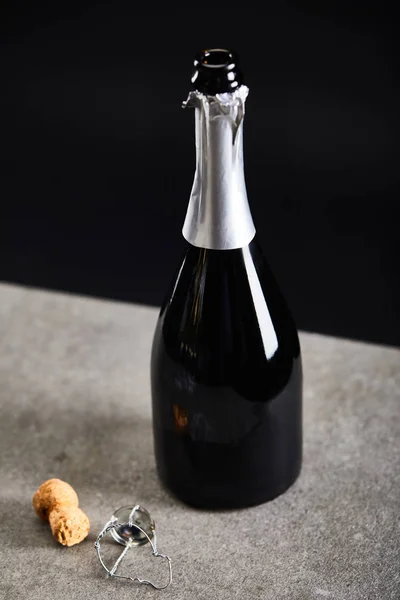 Flaska Champagne Med Kork För Att Fira Jul Svart — Stockfoto