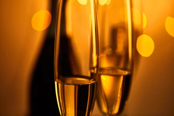 Glasses Sparkling Wine Blurred Bottle Yellow Christmas Lights — Stock Photo, Image