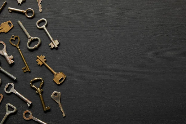 Top View Vintage Rusty Keys Black Background — Stock Photo, Image