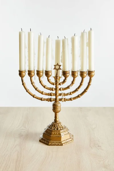 Kerzen Der Menora Auf Chanukka Isoliert Auf Weiß — Stockfoto