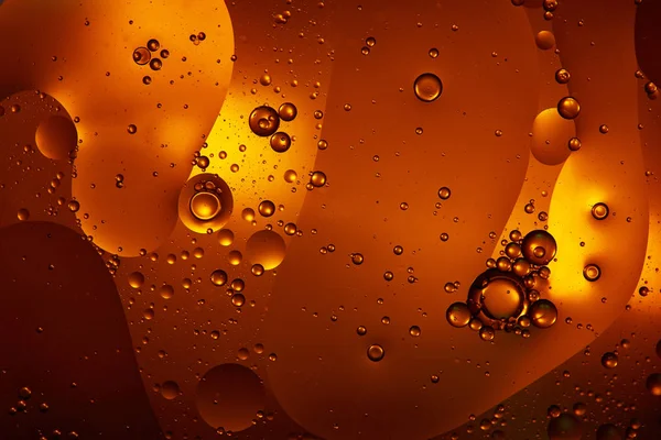 橙子中的水和油混合而成的美丽的抽象背景 — 图库照片