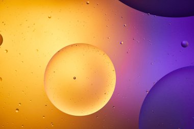 Karışık su ve yağdan soyut arkaplan 