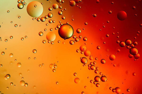 Красивый абстрактный оранжевый и красный цвет фона из смешанной воды и масла
 