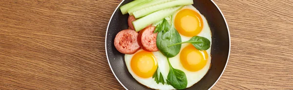 Top View Fried Eggs Spinach Leaves Cucumber Sausage Frying Pan — Stock Photo, Image