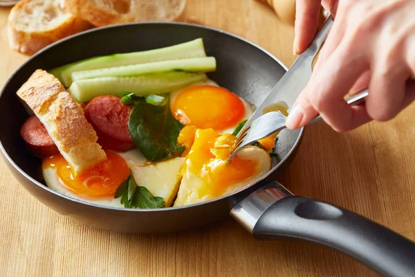 Cropped View Woman Eating Fried Eggs Fork Knife Wooden Table — Stock Photo, Image