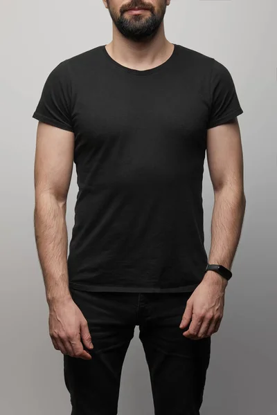 Vista Ritagliata Uomo Barbuto Bianco Base Nero Shirt Sfondo Grigio — Foto Stock