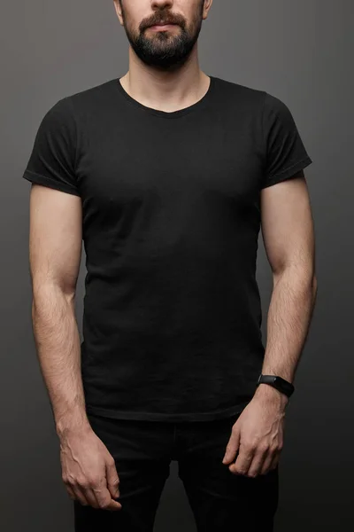 Bijgesneden Weergave Van Bebaarde Man Blanco Basic Zwart Shirt Zwarte — Stockfoto