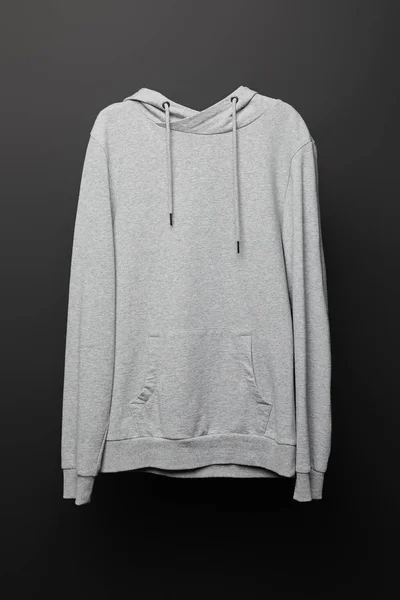 Blanco Basic Grijs Hoodie Zwarte Achtergrond — Stockfoto