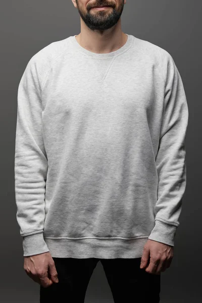 Bijgesneden Weergave Van Bebaarde Man Blanco Basic Grijs Sweatshirt Zwarte — Stockfoto