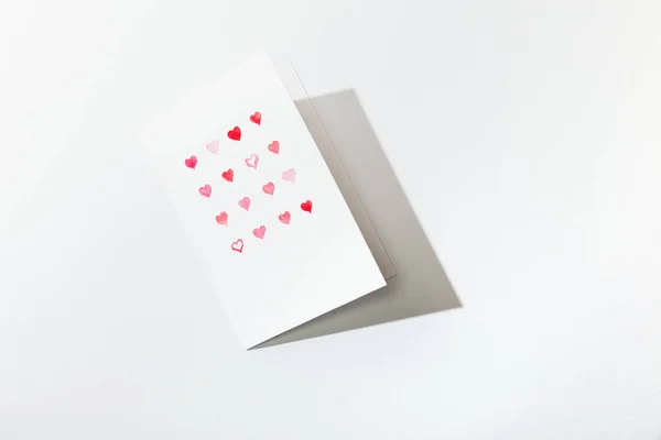 Вид Поздравительной Открытки Сердечками Белом Фоне — стоковое фото