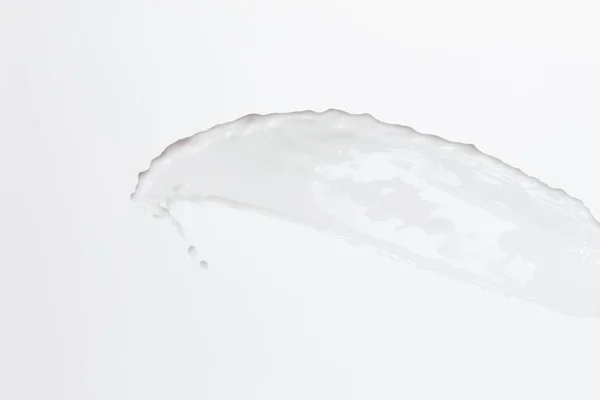 Брызги Чистого Белого Молока Капельками Выделенными Белом — стоковое фото