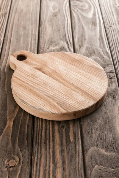 Brown Empty Cutting Board Wooden Table — Stock Photo, Image