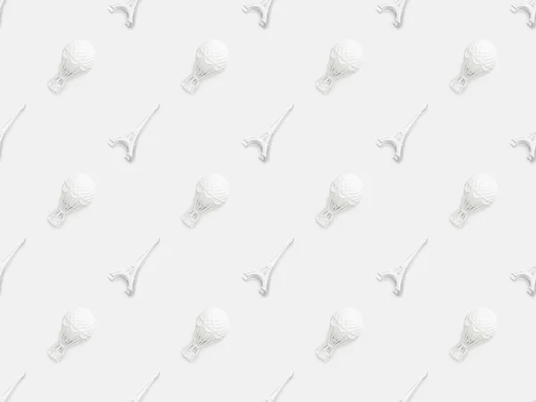 Вид Зверху Статуетки Ейфелевої Вежі Повітряні Кульки Фігурки Ізольовані Білому — стокове фото