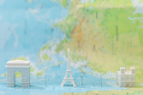 Estatuillas Pequeñas Con Atracciones Ciudad Mapa París — Foto de Stock