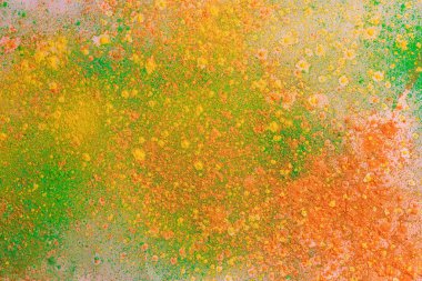 Sarı, yeşil ve turuncu renkli holi boya patlaması