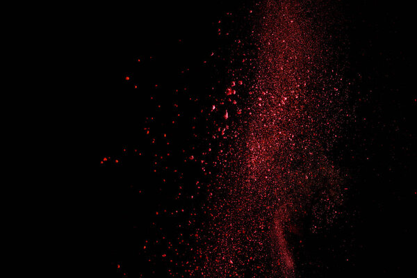 красный красочный Холи краски взрыв на черном фоне
