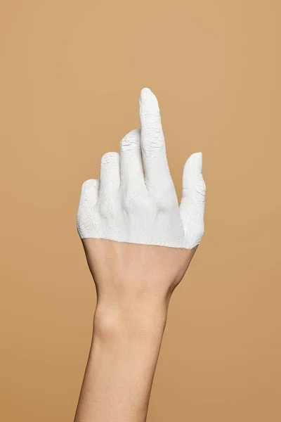 Bijgesneden Weergave Van Vrouw Met Wit Geschilderde Hand Geïsoleerd Beige — Stockfoto