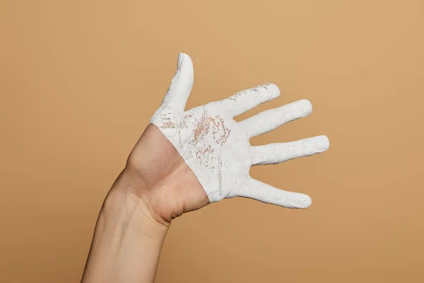 Beskuren Över Kvinna Med Vitmålad Hand Visar Handflatan Isolerad Beige — Stockfoto