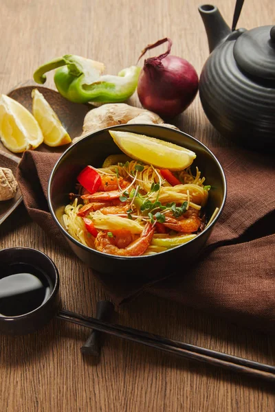 Noodles Shrimps Vegetables Bowl Chopsticks Soy Sauce Lemon Ginger Root — Stock Photo, Image