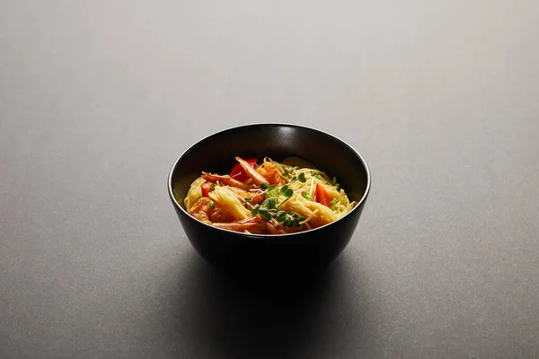 Noodles Shrimps Vegetables Bowl Black Background — Stock Photo, Image