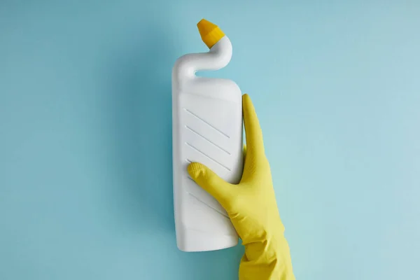 Bijgesneden Mening Van Huishoudster Rubber Handschoen Holding Fles Met Toilet — Stockfoto