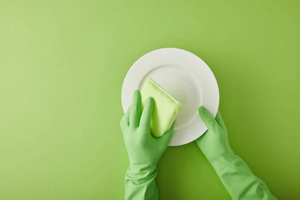 Cropped View Housekeeper Rubber Gloves Washing Plate Sponge Green — Stock Photo, Image