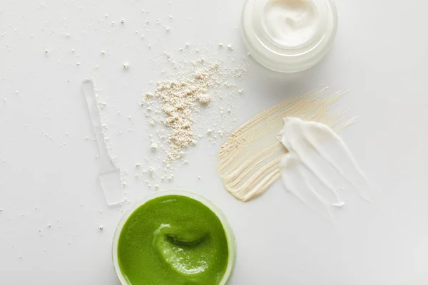 Top View Containers Scrub Cosmetic Cream Brushstrokes Face Powder Spatula — Stock Photo, Image