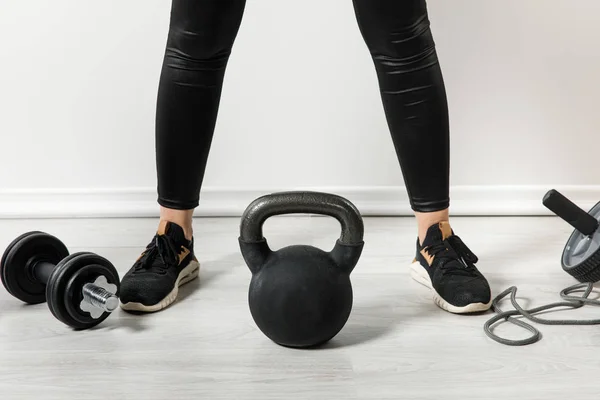 Cropped View Athletic Girl Kettlebell Sports Stuff Standing Home — Stock Photo, Image