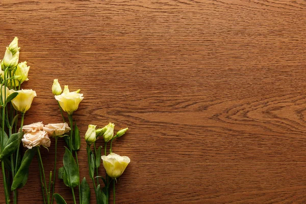 Top View Blooming Eustoma Flowers Wooden Background — Stock Photo, Image