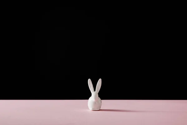 Conejo Blanco Decorativo Aislado Sobre Fondo Negro —  Fotos de Stock