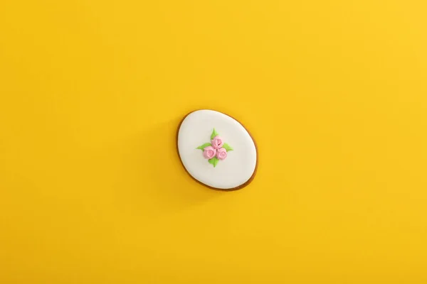 Top View Tasty Easter Cookie Yellow — Stockfoto