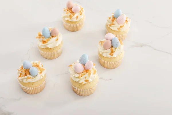 Delicious Easter Cupcakes Colorful Quail Eggs Top White Background — Stock Photo, Image