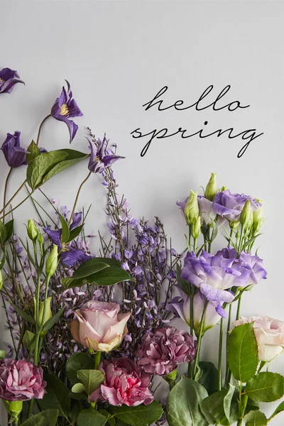 Bovenste Aanzicht Van Bloemen Witte Achtergrond Hallo Voorjaar Illustratie — Stockfoto