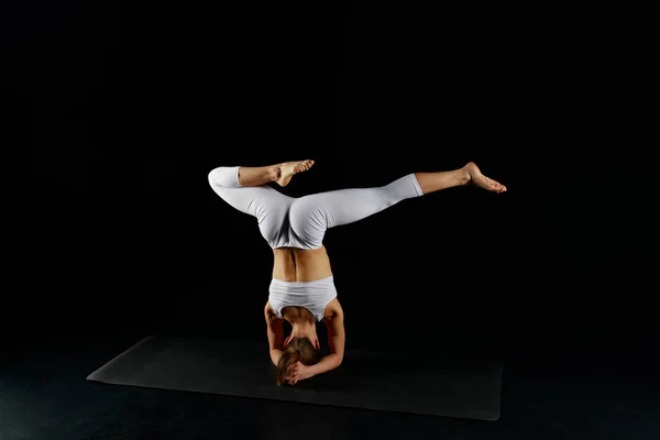 Back View Young Woman White Sportswear Doing Handstand Isolated Black — Stock Photo, Image