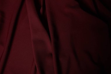 koyu bordo yumuşak ve buruşuk kumaş.