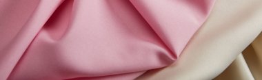 Saten pembe ve beyaz yumuşak ve dalgalı kumaş, panoramik çekim