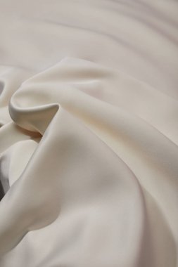 Beyaz yumuşak ve buruşuk ipek kumaş manzarasını kapat