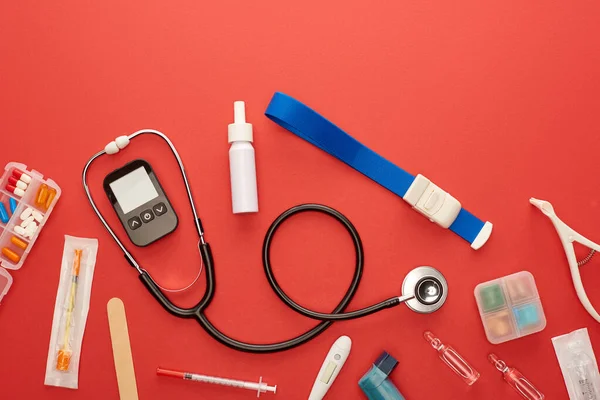 Top View Stethoscope Medicines Medical Objects Red Background — Stock Photo, Image