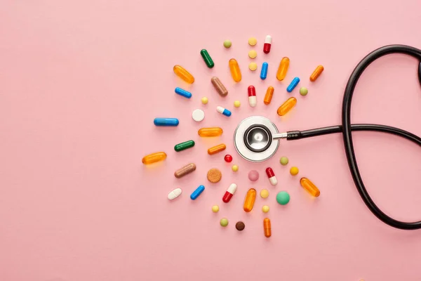 Top View Colorful Pills Stethoscope Pink Background — Stock Photo, Image