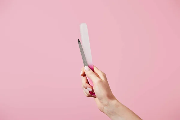 Partiell Bild Kvinnlig Hand Med Nagelfiler Isolerade Rosa — Stockfoto