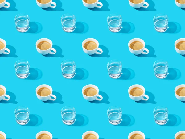 Koppar Färskt Kaffe Och Vatten Blå Sömlös Bakgrund Mönster — Stockfoto