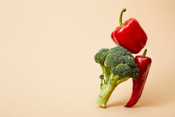 Ripe Broccoli Bell Chili Peppers Beige — Stock Photo, Image