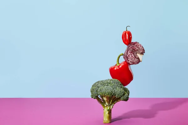 Habanero Helft Van Rode Chinese Kool Paprika Broccoli Blauw Roze — Stockfoto