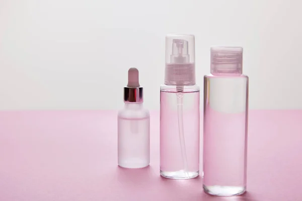 Spray Cosmetic Bottle Serum Bottle Liquid Pink Grey Background — Stock Photo, Image