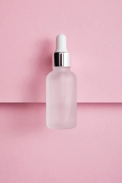 Vista Superior Botella Suero Con Líquido Sobre Fondo Papel Rosa — Foto de Stock
