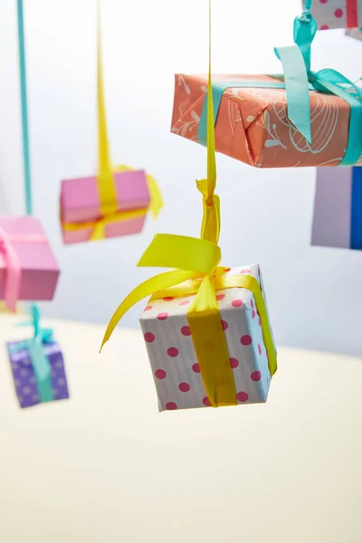 Selective Focus Festive Colorful Gift Boxes Hanging Ribbons Grey Yellow — Stock Photo, Image