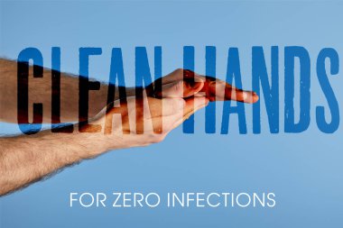 Elleri yıkayan adamın kısmi görüntüsü mavi, temiz eller üzerinde sıfır enfeksiyon illüstrasyonu için izole.