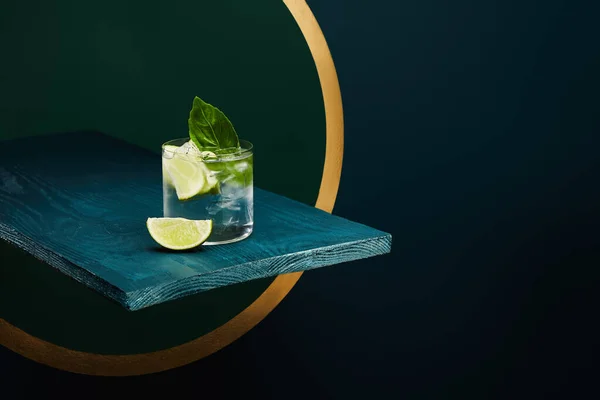 Glass Refreshing Drink Ice Mint Leaf Lime Slice Wooden Surface — Stock Photo, Image